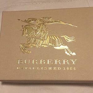 Authentic used BURBERRY
Haymarket Check Wallet